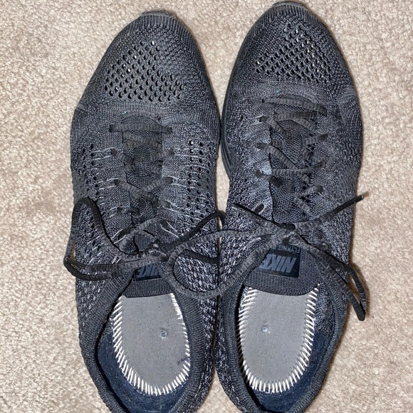 Mens Nike triple black flynit racers - Picture 4 of 5